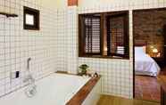 Toilet Kamar 2 Baan Oriental Villa