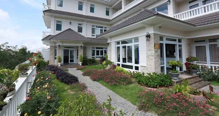 Bên ngoài Nhat Vy Hotel Dalat