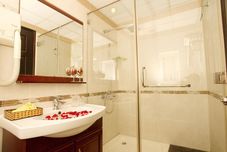 Bilik Mandi dalam Bilik Lien An Saigon Hotel (Next to Ben Thanh Market)