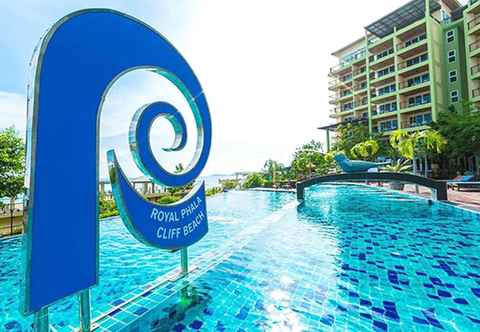 สระว่ายน้ำ Royal Phala Cliff Beach Resort and Spa