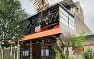 Exterior 3 SPOT ON 2375 Faris Homestay