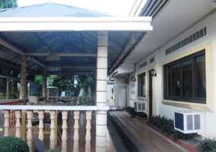 Bangunan 4 Carlo's Hometel Bed and Breakfast