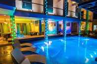 Swimming Pool Eloisa Royal Suites
