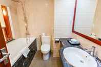 Phòng tắm bên trong Tu Son Luxury Hotel