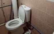 Toilet Kamar 4 Nakumita Homestay 1