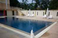 Swimming Pool Suwanpupa Hotel 