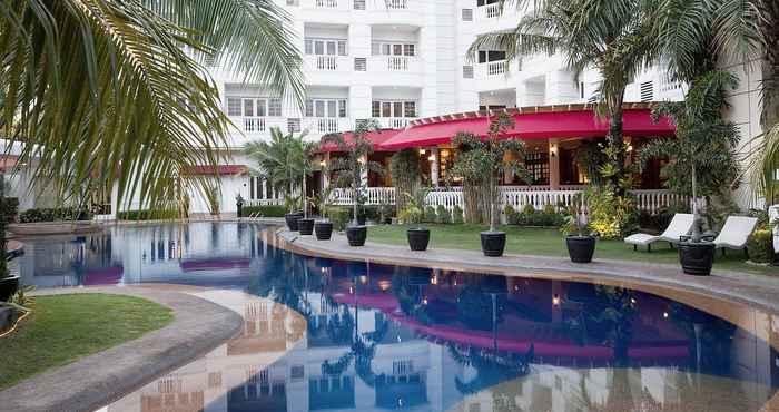 Kolam Renang Lewis Grand Hotel