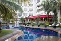 Kolam Renang Lewis Grand Hotel