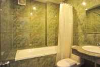 Toilet Kamar Hong Thien Ruby Hotel