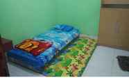 Kamar Tidur 5 Female Room near Hartono Mall at Atiqa