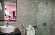 Toilet Kamar 5 Hong Thien 1 Hotel