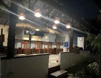 Lobi 2 RedDoorz Hostel @ Monaliza Surf Resort