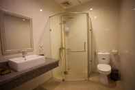 Toilet Kamar Helios Legend Hotel