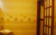 In-room Bathroom 4 Qua Cam Tim Homestay