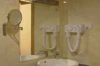 Toilet Kamar Gia Huy Hotel