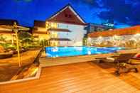 Swimming Pool Nak Nakara Hotel