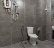 In-room Bathroom 5 Luzzeri Guesthouse Empire Damansara