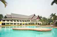 สระว่ายน้ำ Wiang Indra Riverside Resort