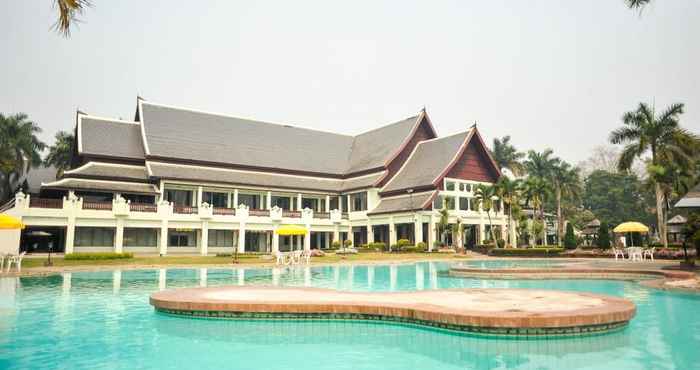 สระว่ายน้ำ Wiang Indra Riverside Resort