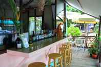 บาร์ คาเฟ่ และเลานจ์ Seaview Resort (Laem Mae Phim)