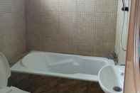 ห้องน้ำภายในห้อง Low-Cost Room at Batam Center (LL3)