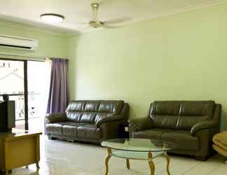 Lobi 2 Nana Vacation Home (Marina Court)