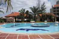 Kolam Renang Doi Duong Hotel