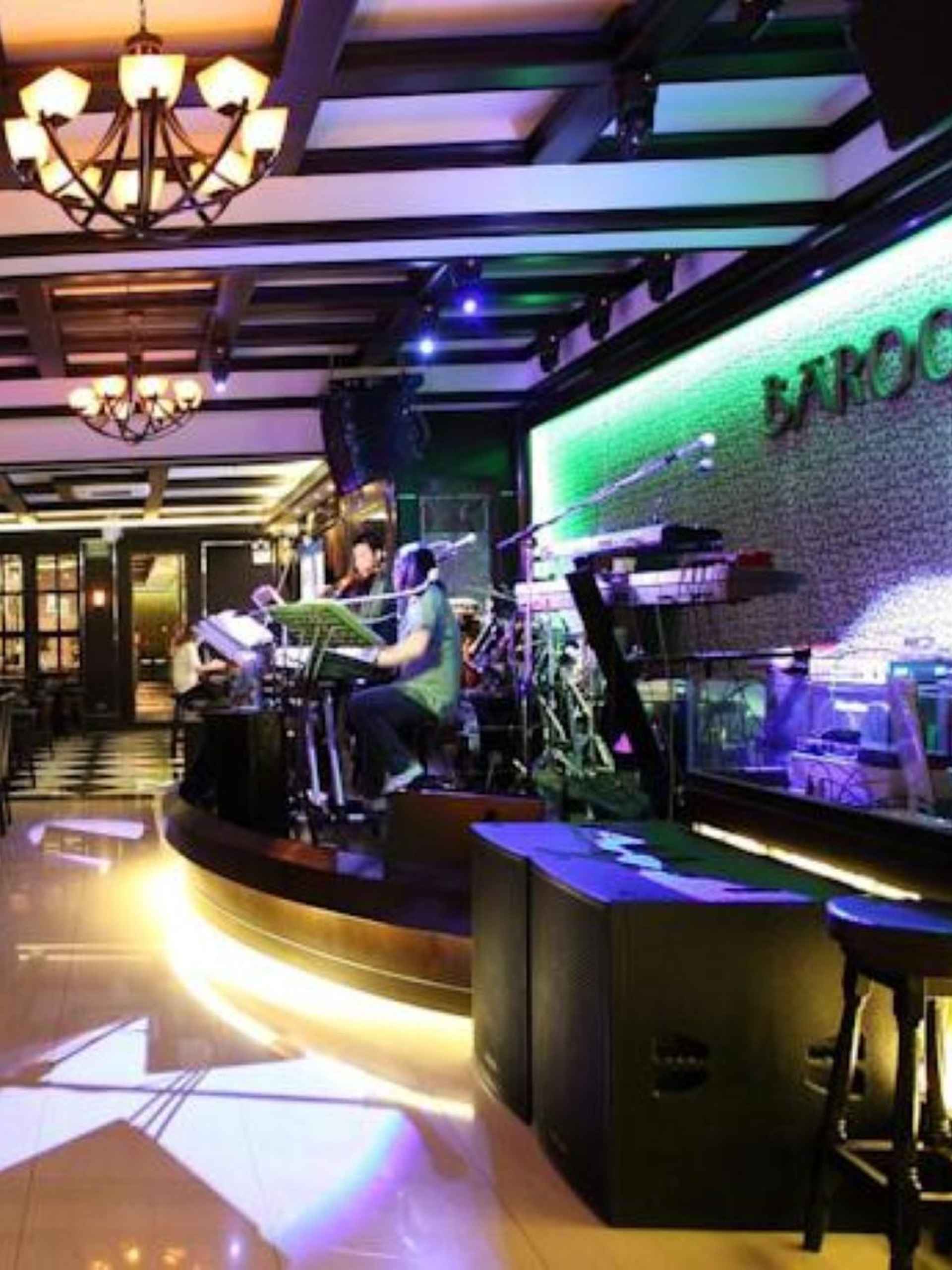 Bar, Kafe dan Lounge Kiss Gardenhome Chic Hotel