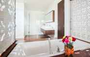 ห้องน้ำภายในห้อง 4 Amatapura Beach Villa 1