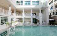 Kolam Renang 2 De Hug Hotel and Residence (SHA Extra Plus)