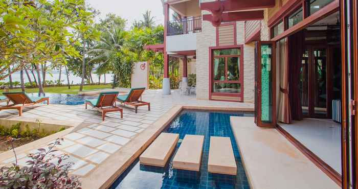 สระว่ายน้ำ Amatapura Beach Villa 12