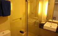 Toilet Kamar 6 Hotel Vivo Sampit
