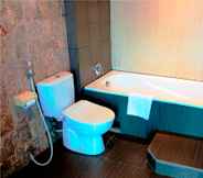In-room Bathroom 7 Ayola Sentosa Palembang