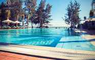 Kolam Renang 2 Cam Binh Resort