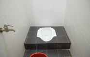 Toilet Kamar 7 D'kost Homestay at Batam City Center (RD1)