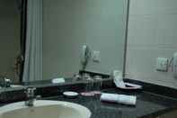 Toilet Kamar Capital Garden Hotel