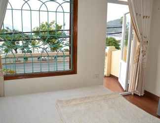 Bedroom 2 Cat Ba Sunset Hotel