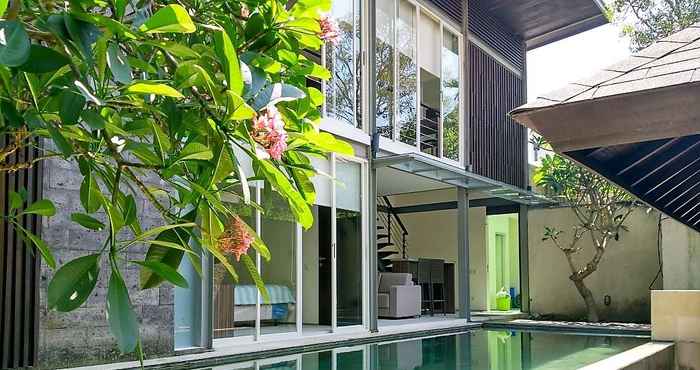 Swimming Pool The Loft Sari Bagus