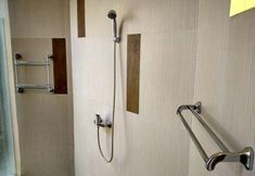 Bilik Mandi dalam Bilik 5 The Loft Sari Bagus