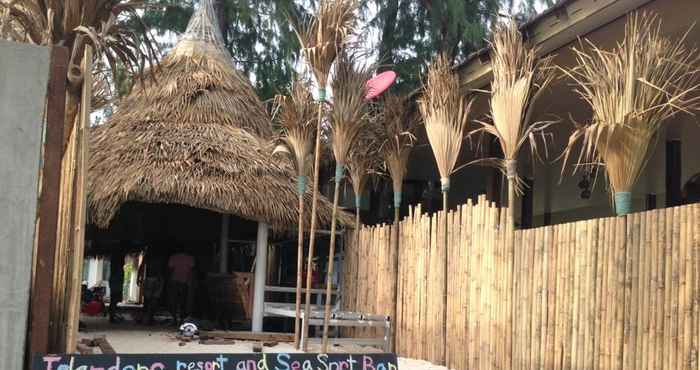 Bên ngoài Islanders Sea Sport Bar