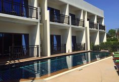 สระว่ายน้ำ 4 The Green Hotel