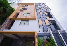 Exterior 3 Hide Bangkok Hostel