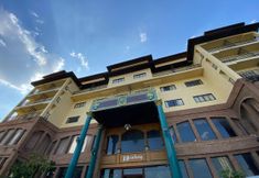 Luar Bangunan 6 OYO 75466 13 Coins Bang Yai