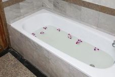 In-room Bathroom OYO 75466 13 Coins Bang Yai