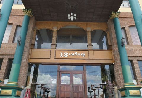 Luar Bangunan OYO 75466 13 Coins Bang Yai