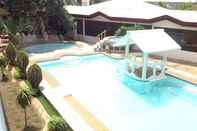 Swimming Pool OYO 725 Richdel Resort Hotel