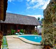 Swimming Pool 7 Isla Divina Inn