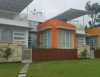 Exterior 2 Comfortable 4BR Villa in Batu City at Villa Kapal