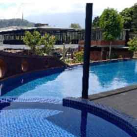 Swimming Pool 1 ヴィラ・カパルにあるバトゥ市の快適な4ベッドルームのヴィラ, Balai Desa Tulungrejo ホテル