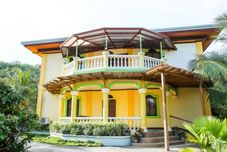 Bên ngoài Villa Emilia Pension House